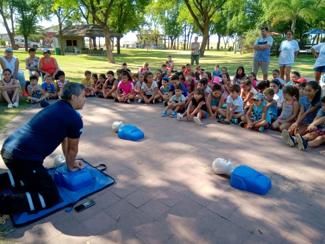 Instrucciones sobre RCP en la Escuela Municipal de Verano