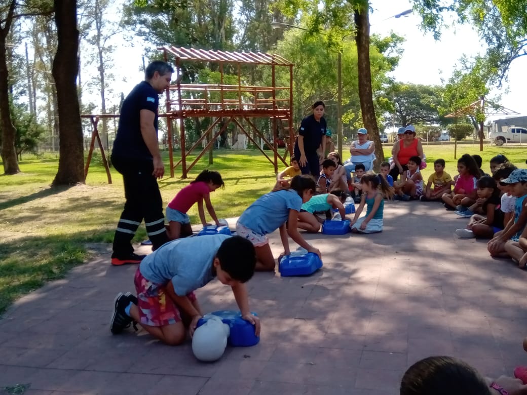 Instrucciones sobre RCP en la Escuela Municipal de Verano