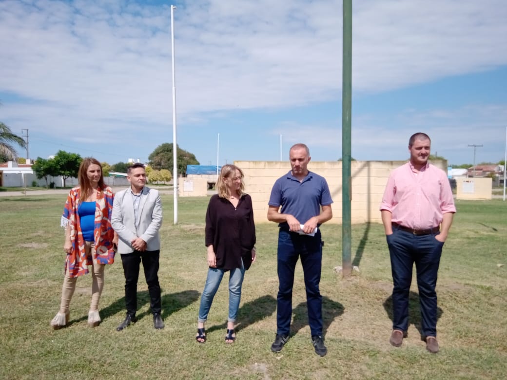Otros 17 árboles plantaron en el marco del Programa Sembrando Vidas