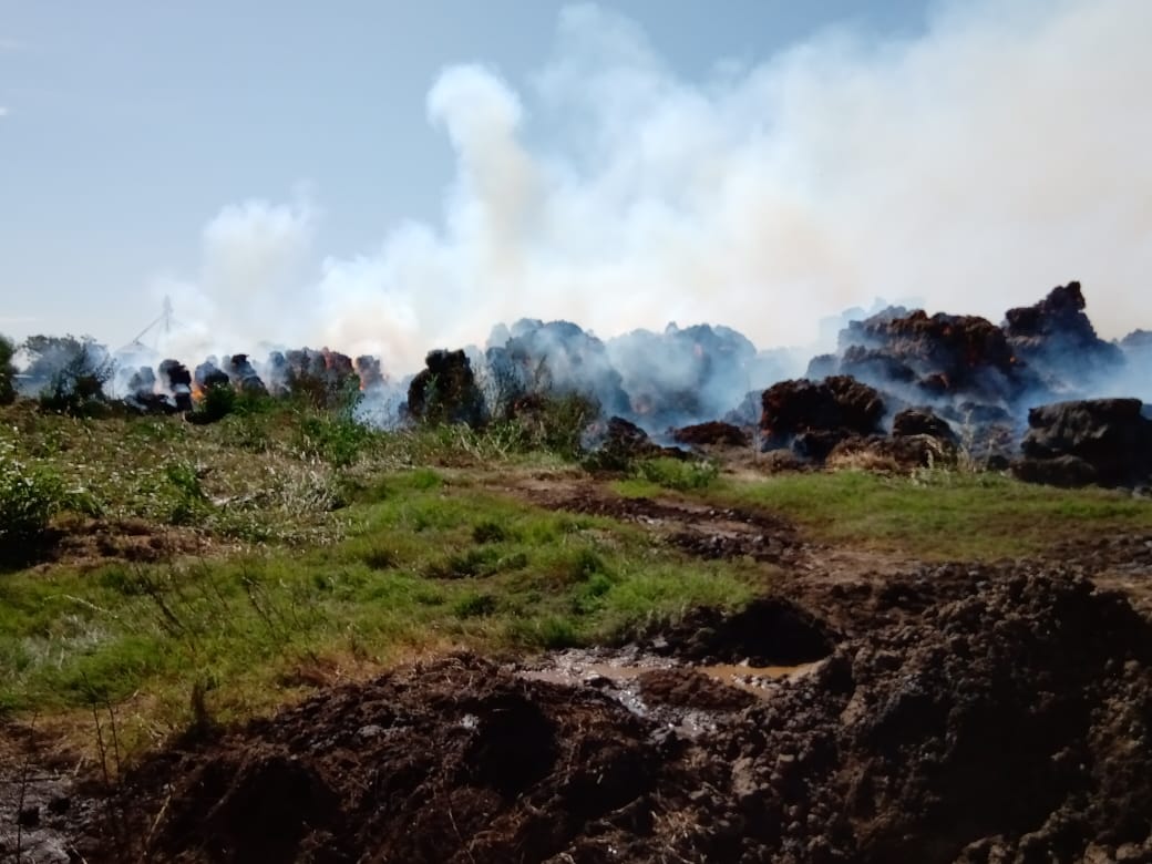 Finalizó el trabajo de Bomberos por el incendio de megafardos en un campo cercano a la ciudad