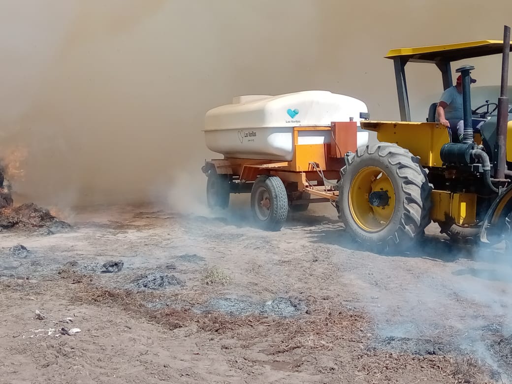 Finalizó el trabajo de Bomberos por el incendio de megafardos en un campo cercano a la ciudad