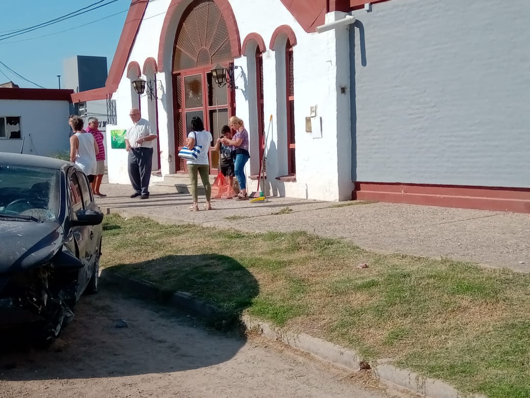 Espectacular accidente frente al Geriátrico de B° Central Argentino