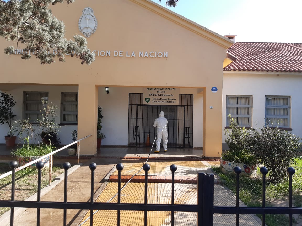 Continuarán hoy las tareas de desinfección que llevan adelante bomberos de la ciudad