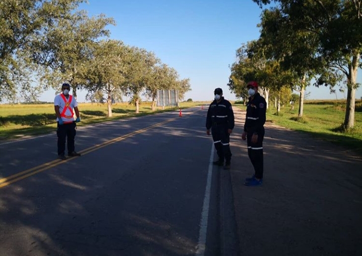 Bomberos colaboran en los controles de acceso a la ciudad