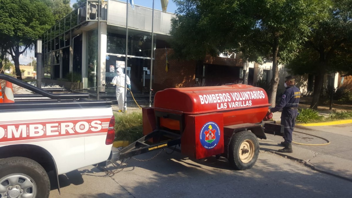 Continuarán hoy las tareas de desinfección que llevan adelante bomberos de la ciudad