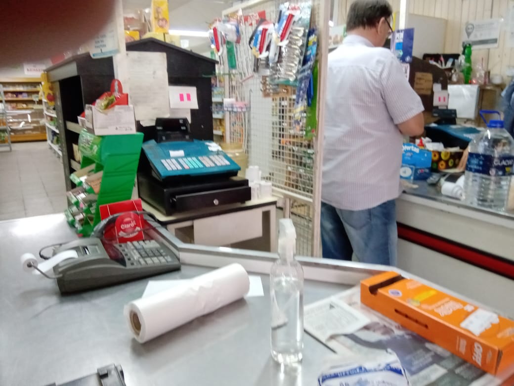 Medidas de seguridad sanitaria en un comercio