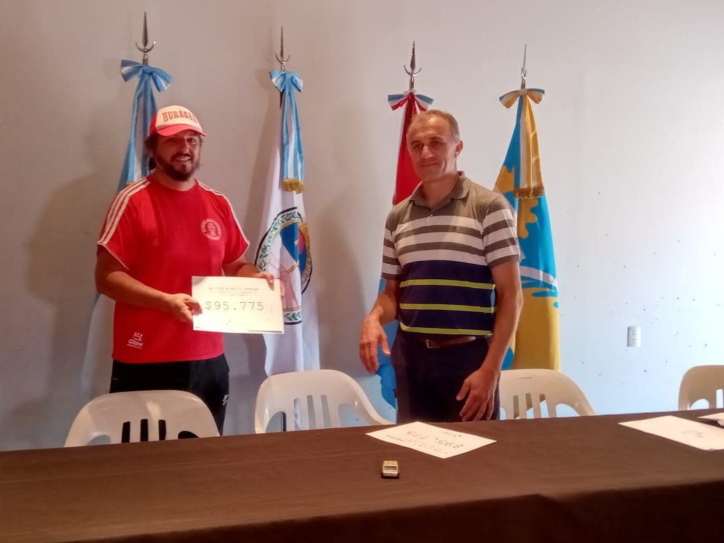 Entregaron lo recaudado en carnavales a los tres clubes de Las Varillas
