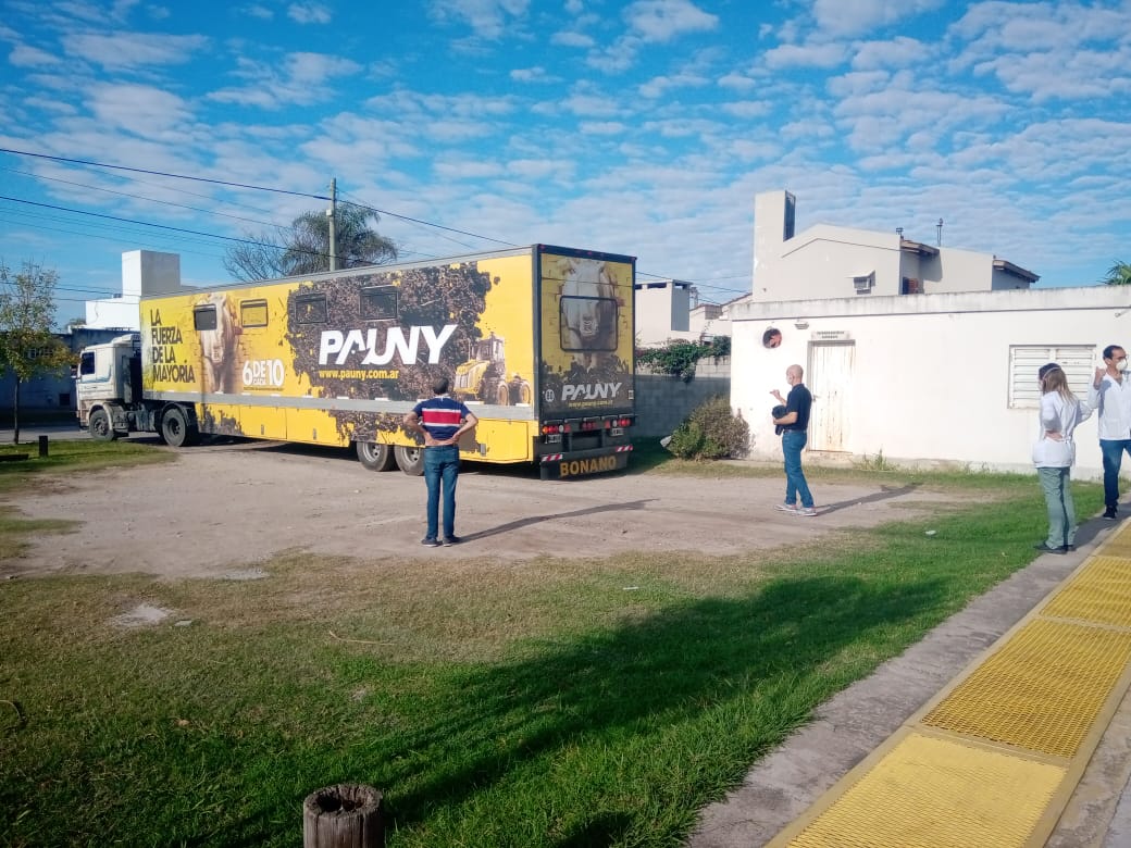 Pauny puso a disposición un vehículo para atención de pacientes en la playa del Hospital