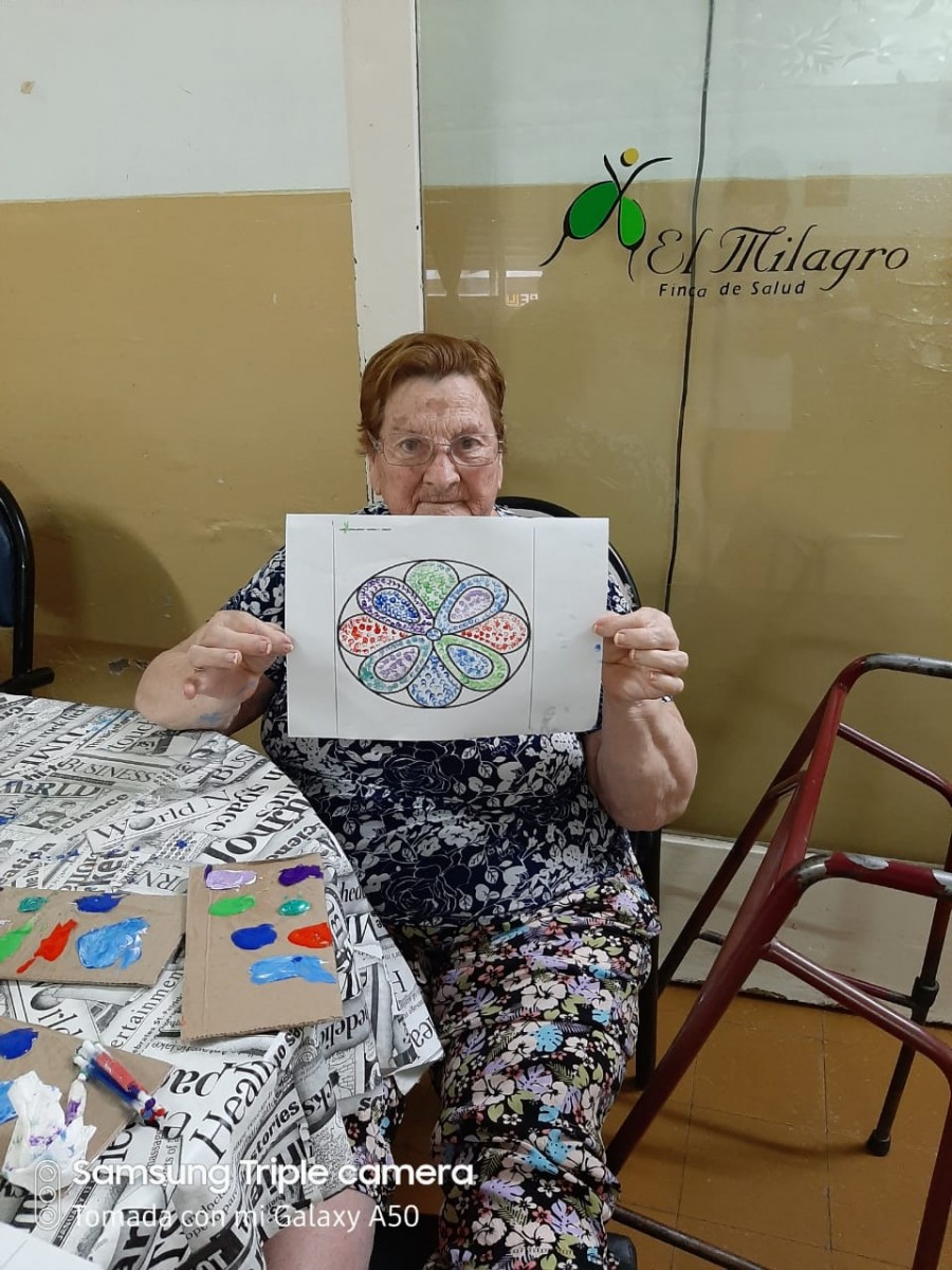 Comunicación a través de grupos de Whatsapp en el geriátrico El Milagro