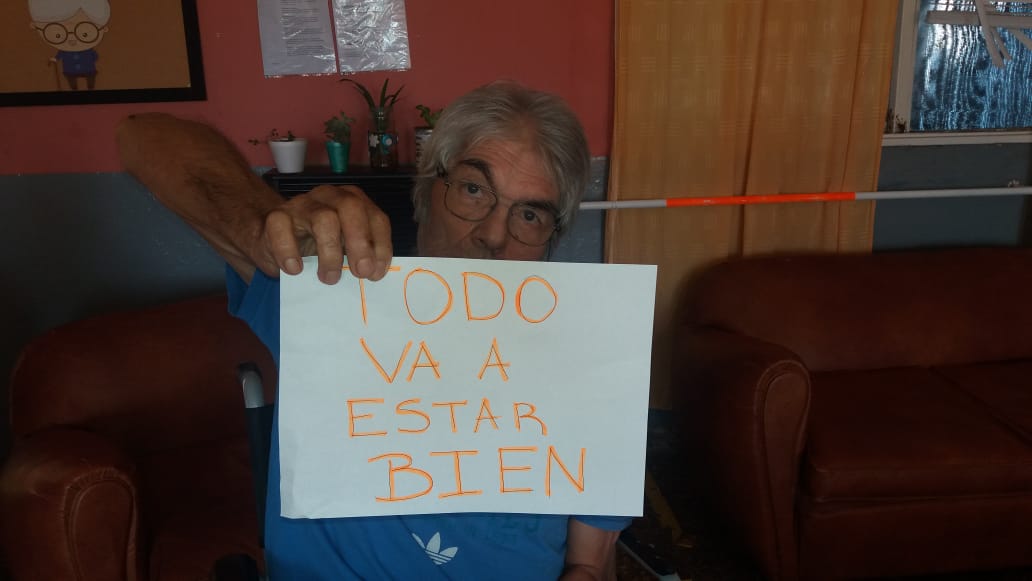 Comunicación a través de grupos de Whatsapp en el geriátrico El Milagro