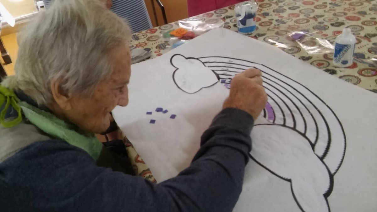 Comunicación a través de grupos de Whatsapp en el geriátrico El Milagro