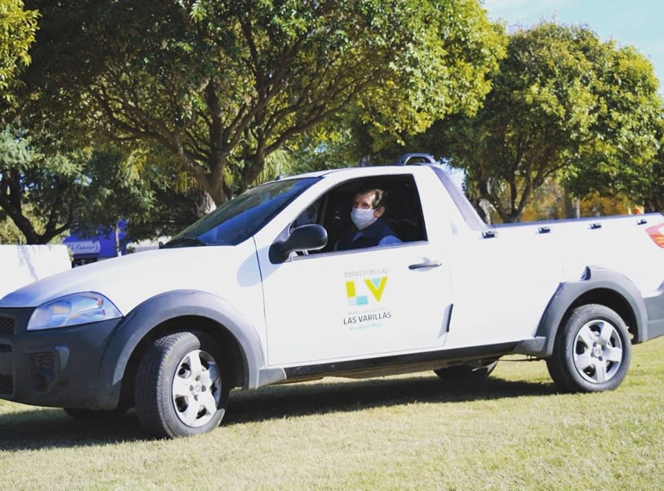 La Municipalidad adquirió vehículo y entregó auto oficial como  parte de pago