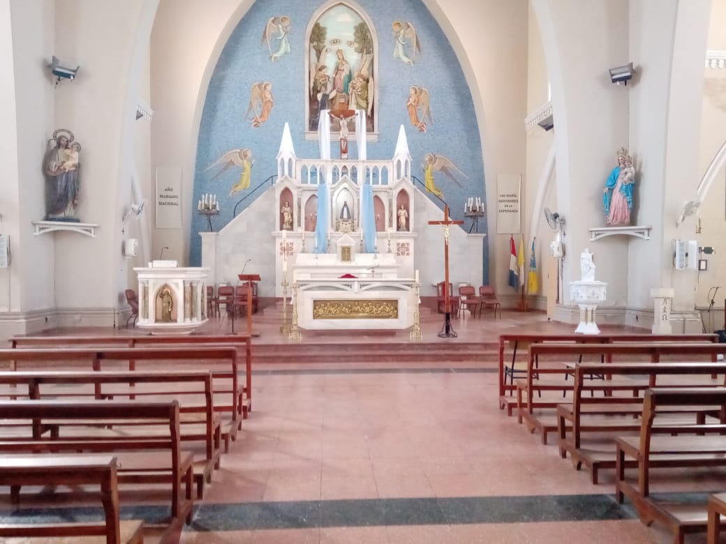 La Iglesia católica local permanece abierta de 8 a 13