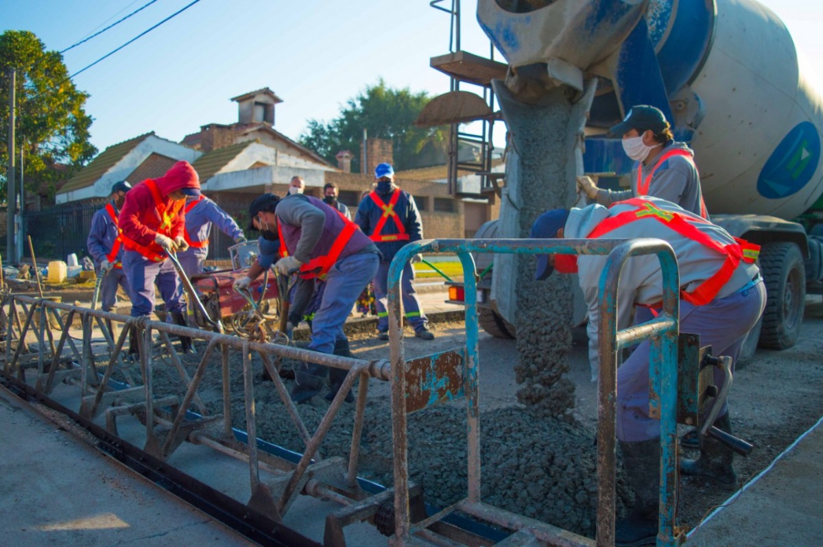 Comenzó obra de pavimento frente al Instituto Privado Almafuerte