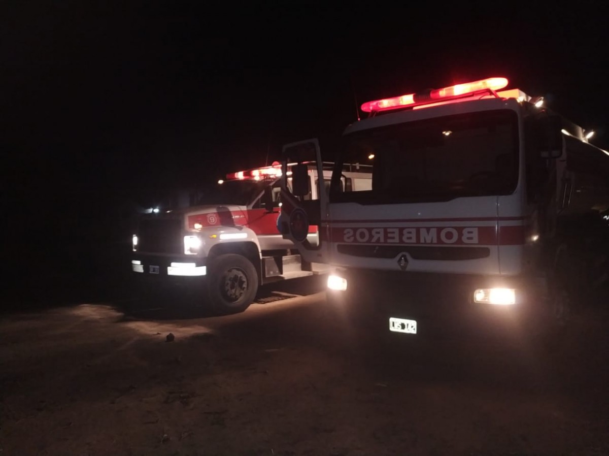 Nueva convocatoria a bomberos por incendio de basura