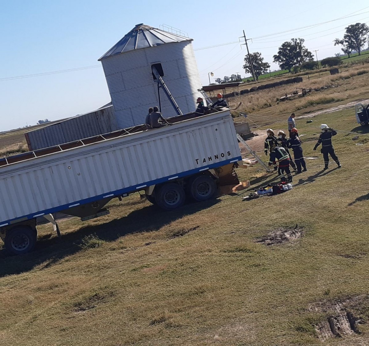 Rescate de una persona en la zona rural de Las Varas