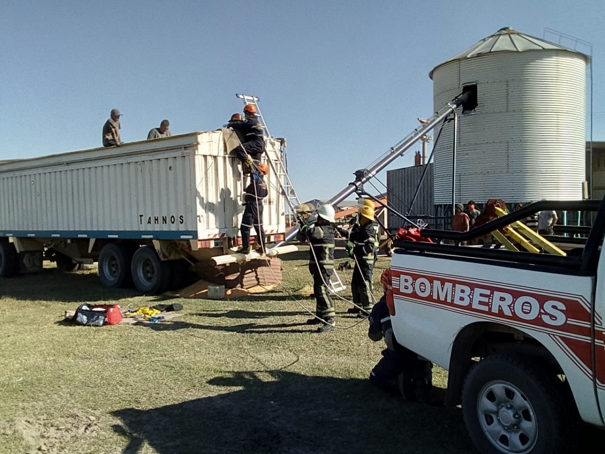 Rescate de una persona en la zona rural de Las Varas