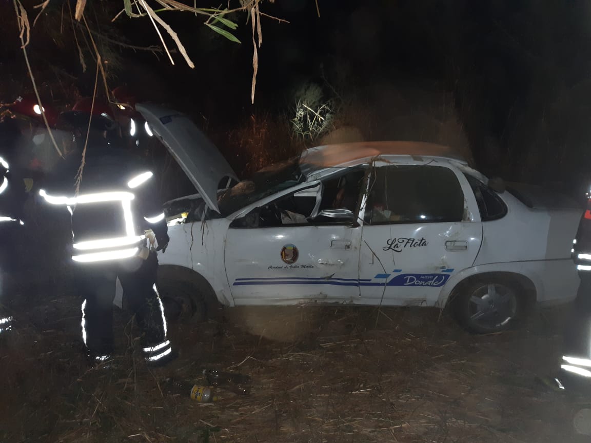 Un auto volcó en la Ruta 158 a la altura de Trinchera