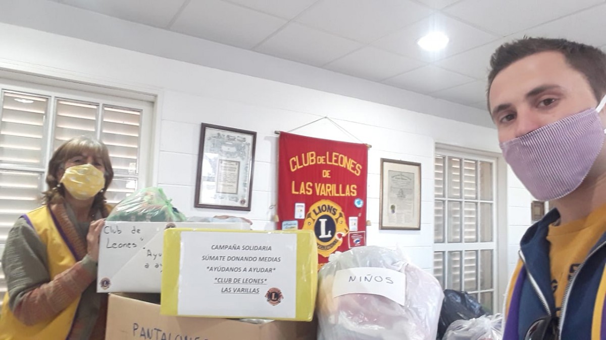 El Club de Leones entregó medias, ropa y calzado a la Sala Cuna