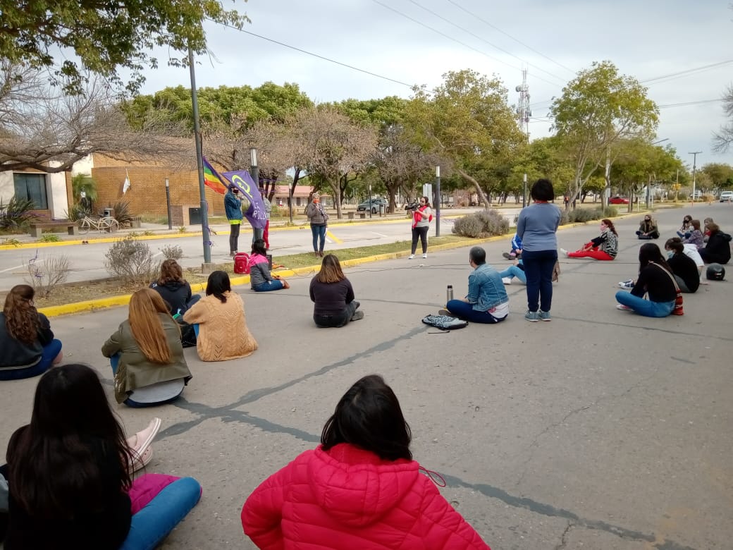 Importante convocatoria en la concentración “Nos tocan a una, nos tocan a todas