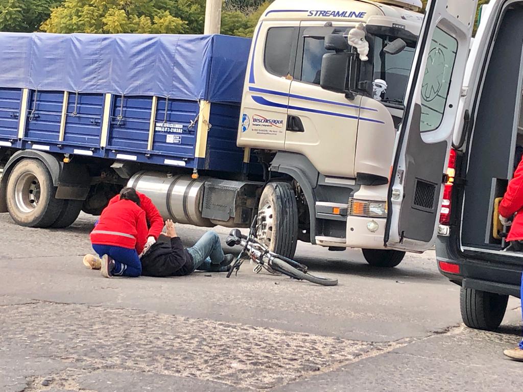 Un ciclista sufrió una fractura en un accidente de tránsito