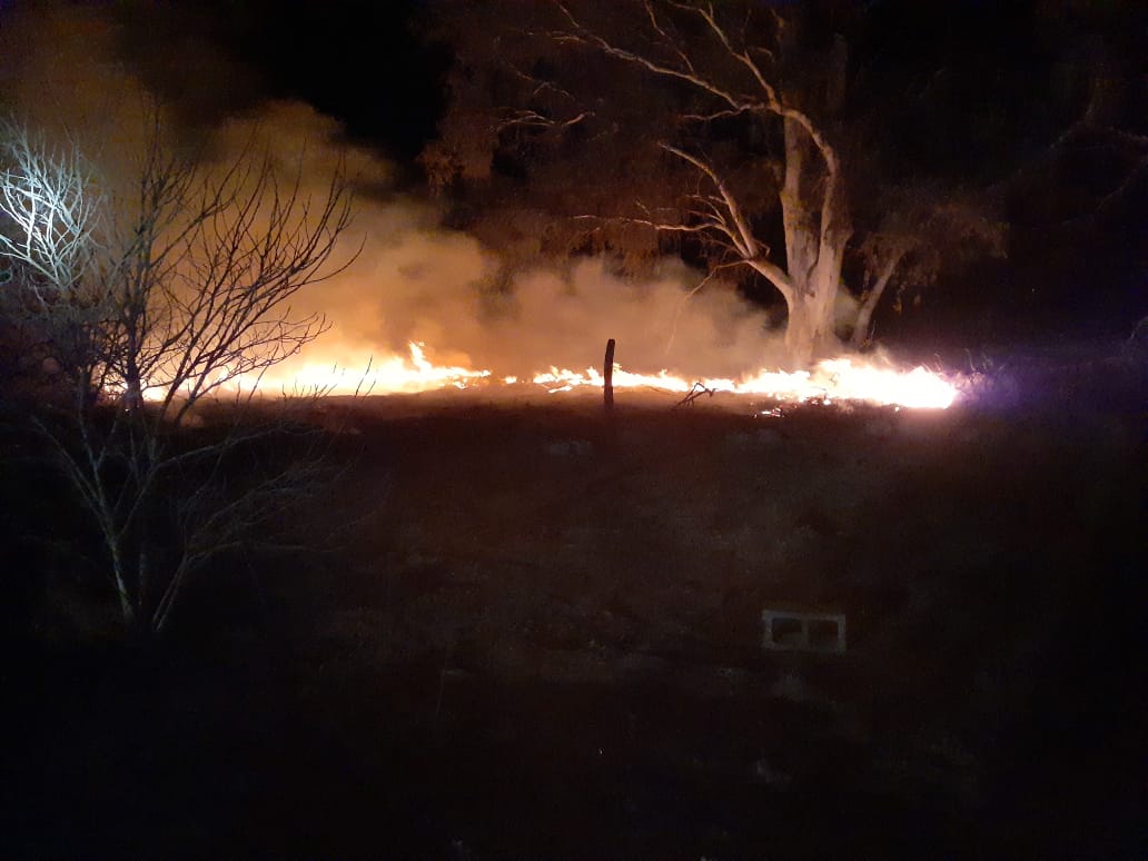 Incendio de pastizales en zona rural entre Las Varillas y Las Varas