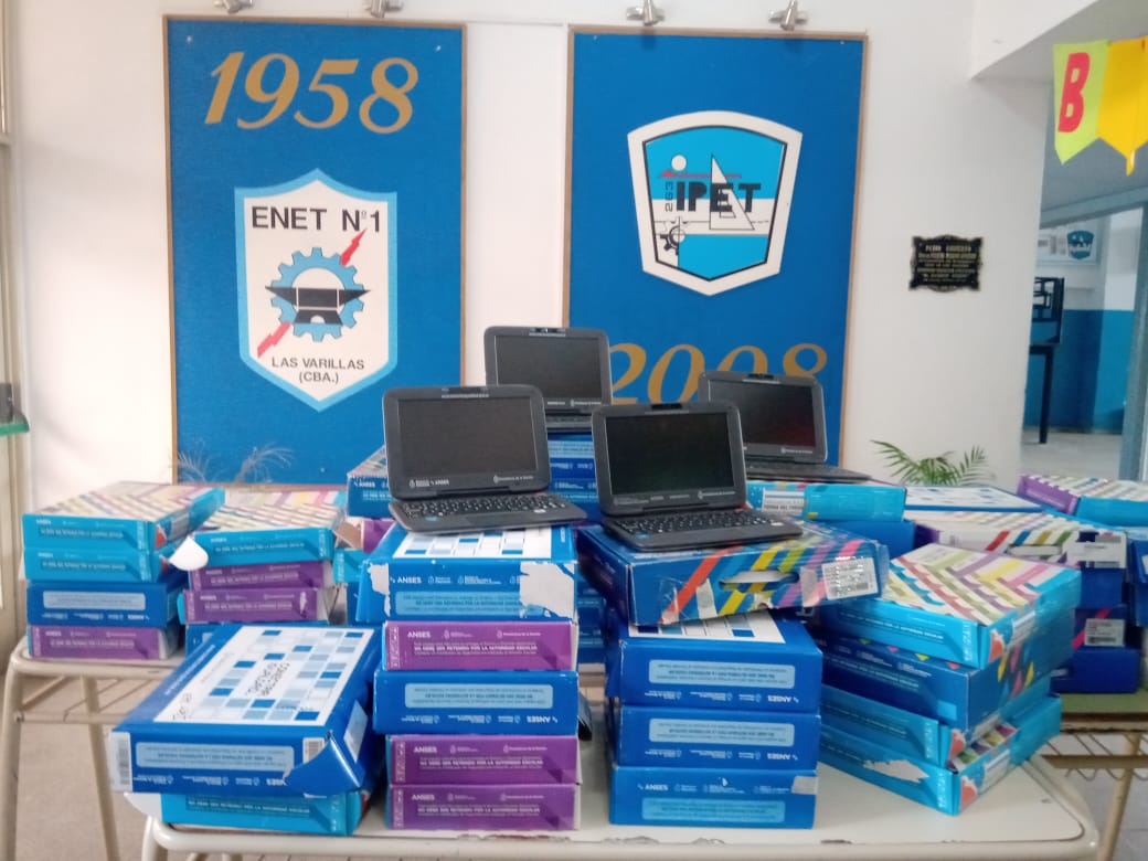 Programa alumno virtual: Entregaron netbook´s reparadas al Ipet 263
