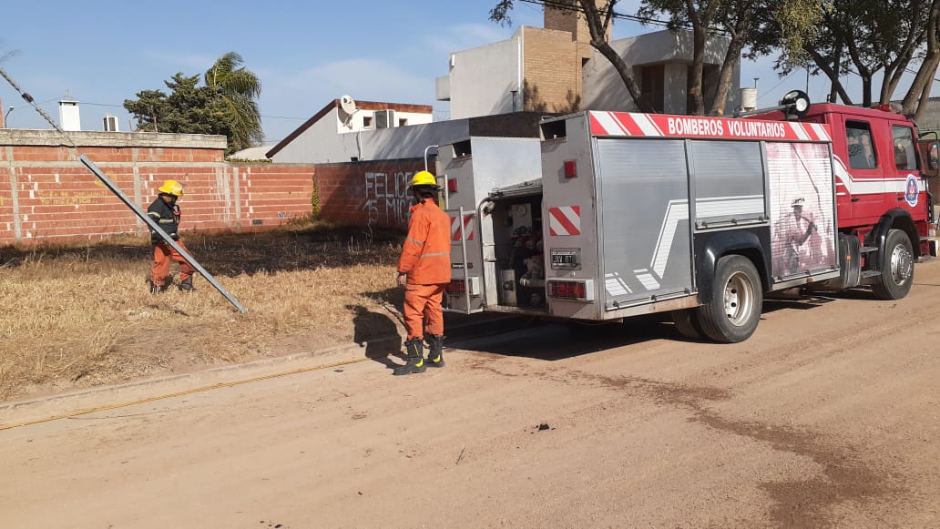 Arduo trabajo de los Bomberos Voluntarios durante este domingo