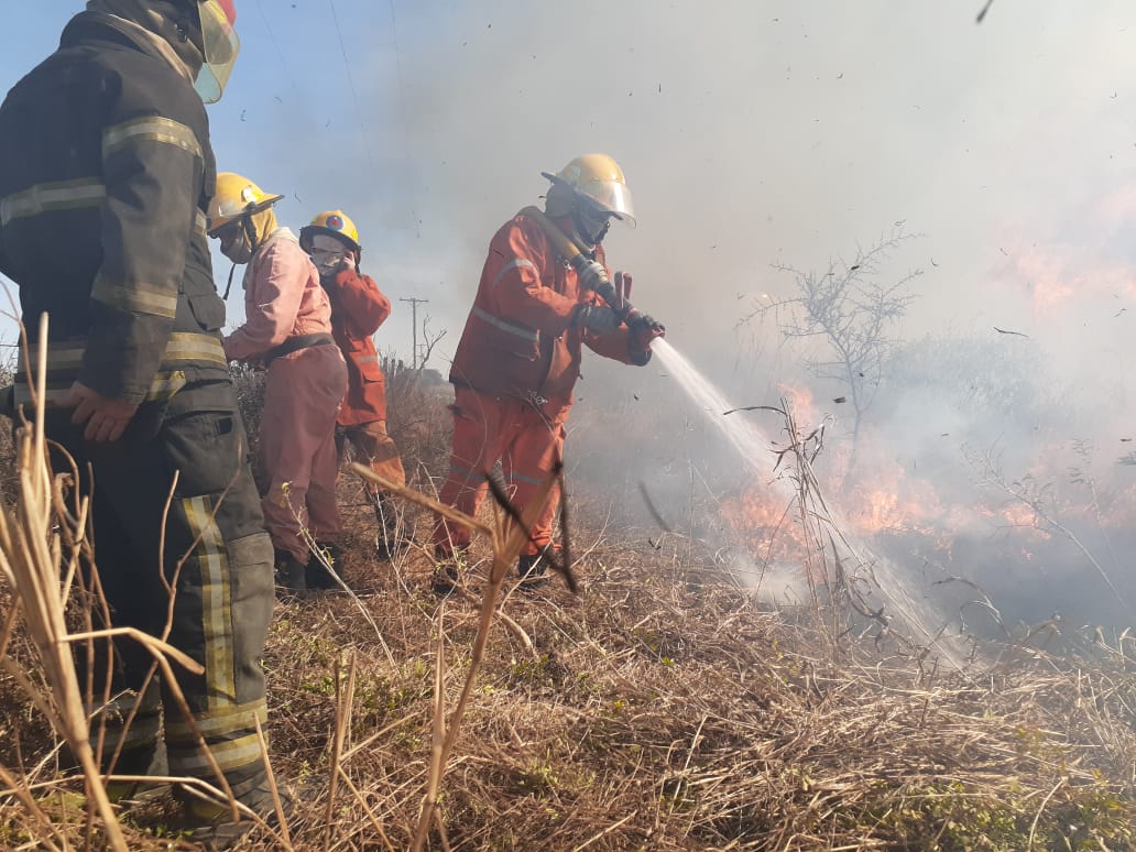 Nuevamente incendio de pastizales en zona rural
