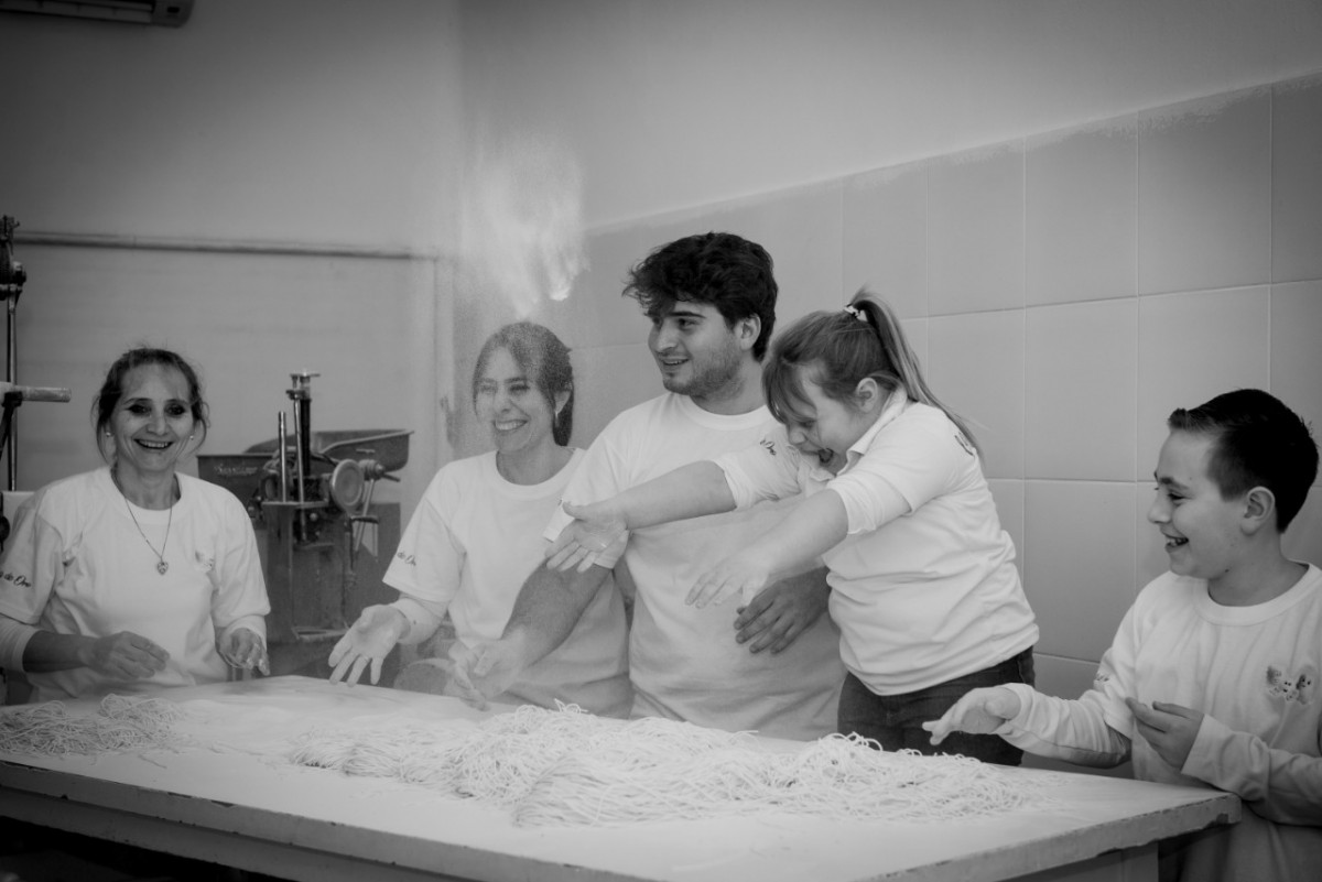 “La Yema de Oro” cumple 40 años amasando con amor