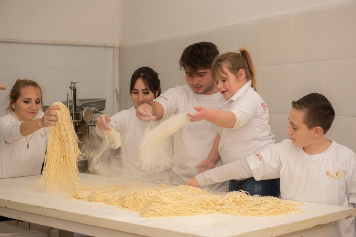 “La Yema de Oro” cumple 40 años amasando con amor