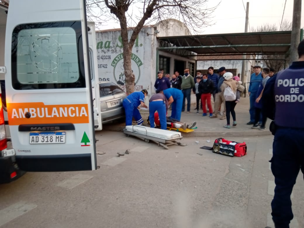 Un choque en Rivadavia y Entre Ríos terminó con motociclista lesionado