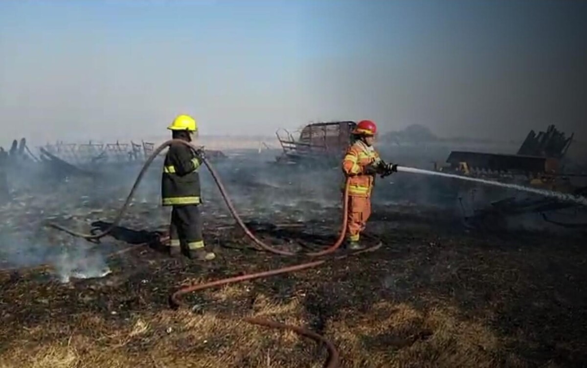 Bomberos de Las Varillas y Laspiur sofocaron un incendio cerca de Las Varas
