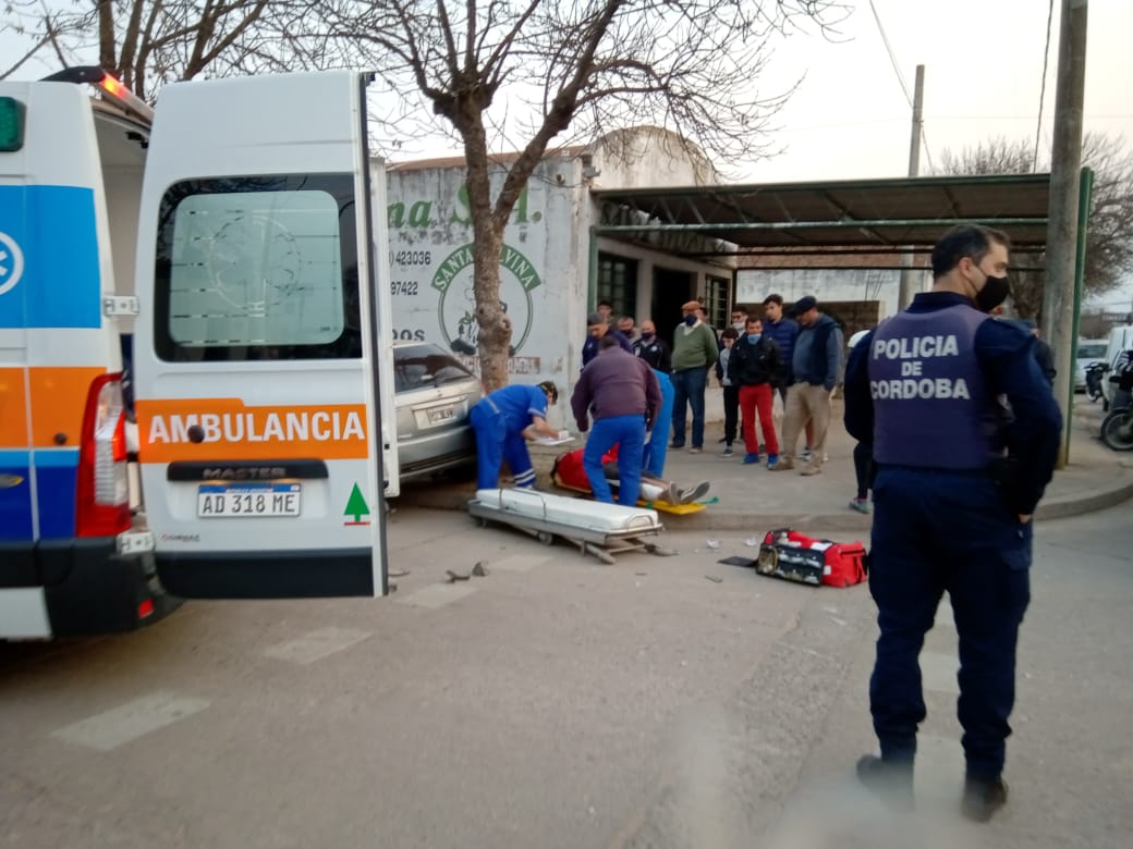 Un choque en Rivadavia y Entre Ríos terminó con motociclista lesionado