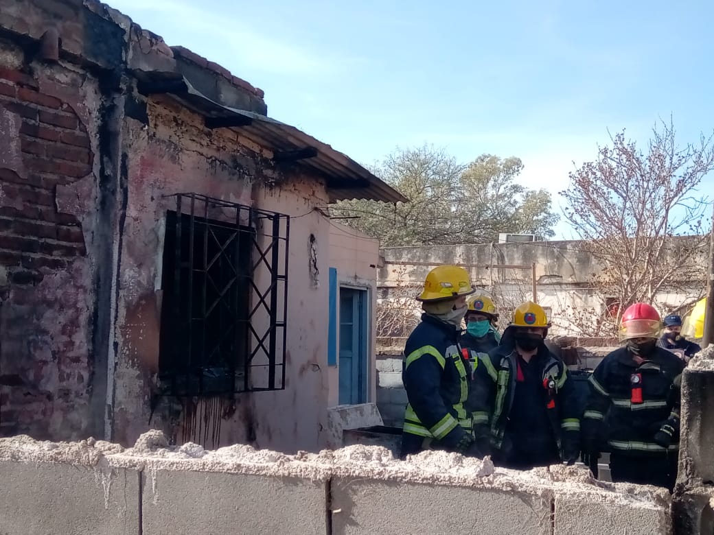 Incendio en una habitación de una vivienda de calle Intendente Viotti