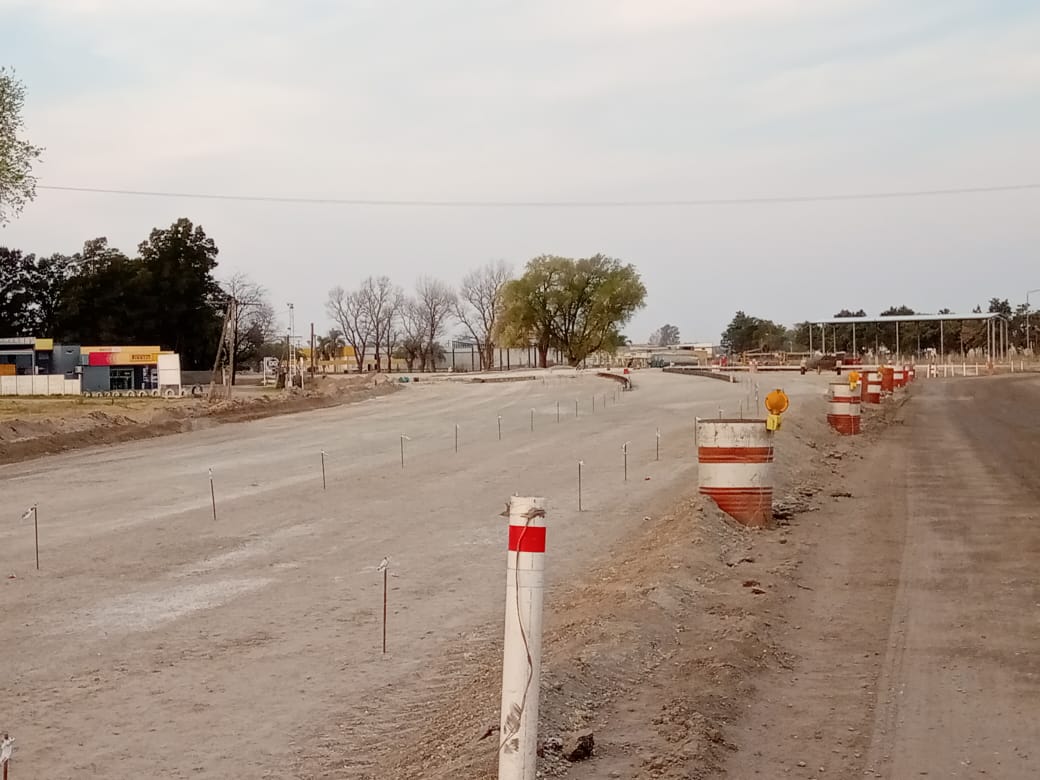 Comenzaron a construir los pilotes para el arco de acceso sur a Las Varillas