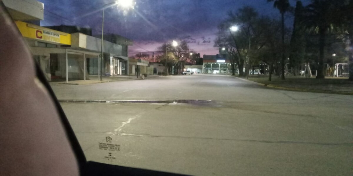 Lunes 19, 30 horas en Las Varillas: ni un alma en las calles