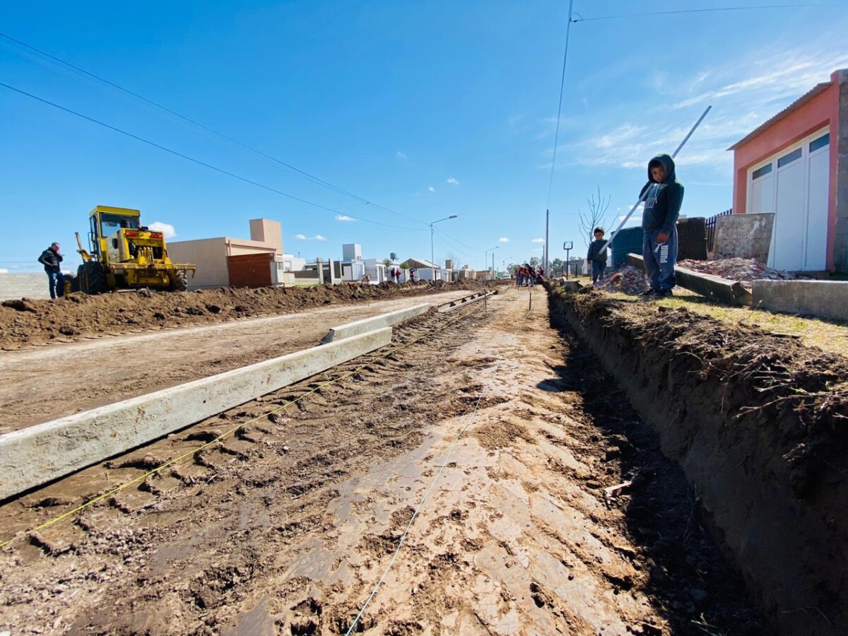 Iniciaron obra de cordón cuneta en Barrio Alfonsín