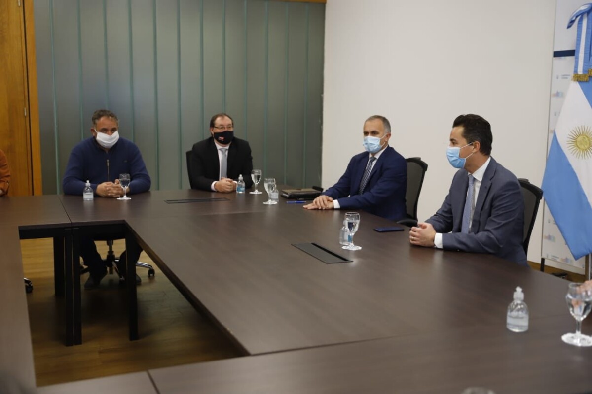 El presidente del Parque Industrial calificó como día histórico y un avance, la firma del convenio con la provincia