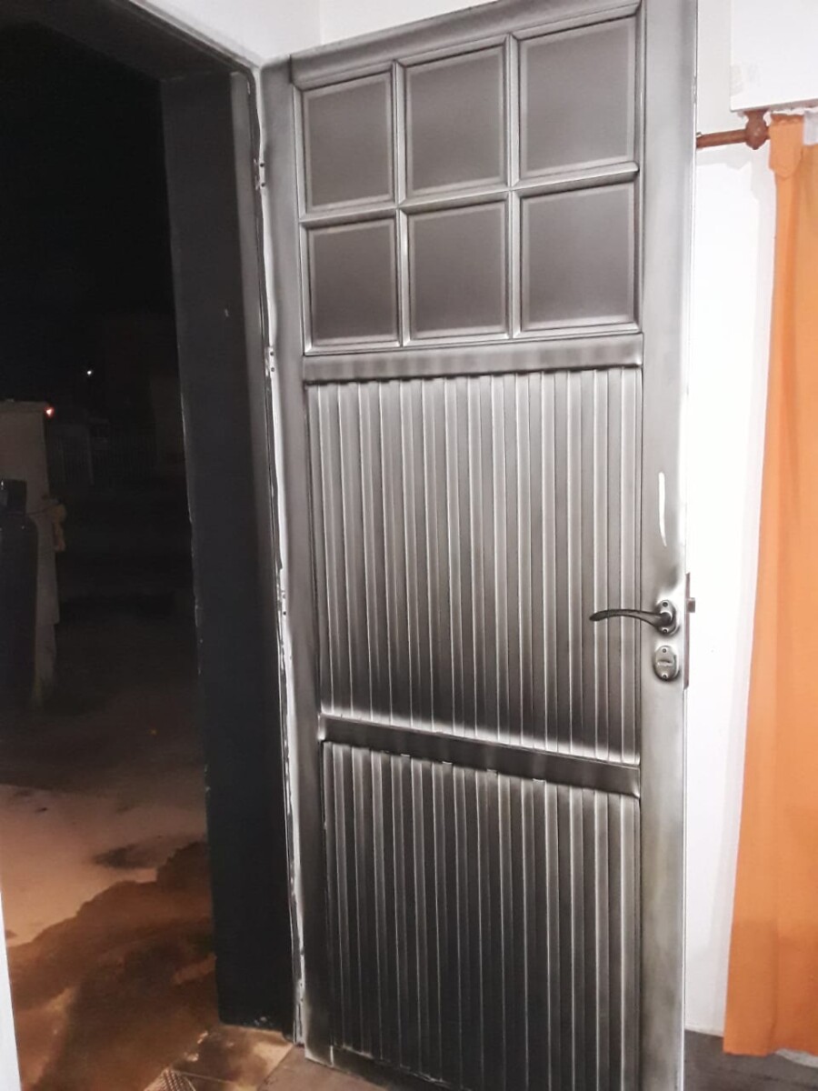 Ataque incendiario contra una vivienda