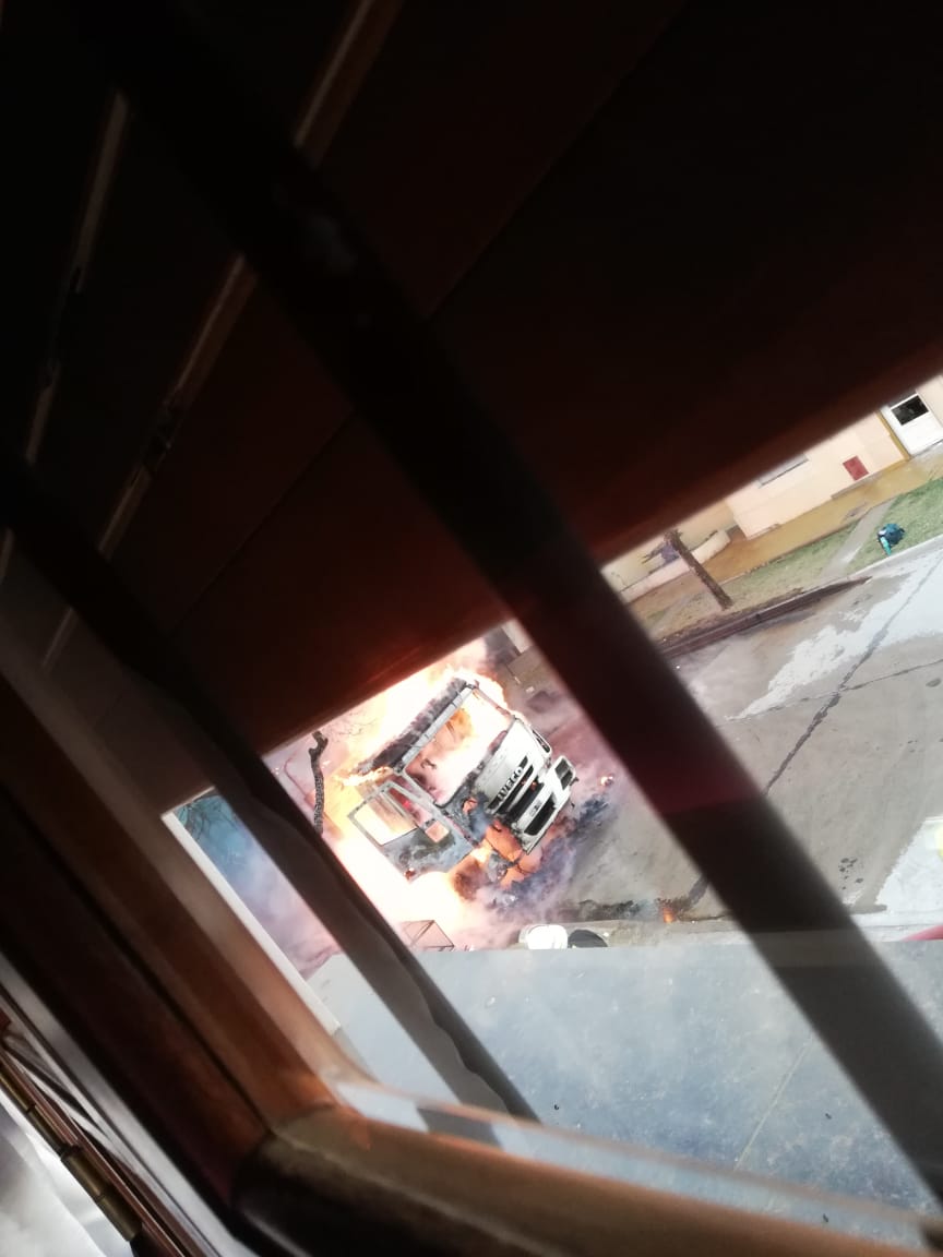 Ardió un camión en La Playosa