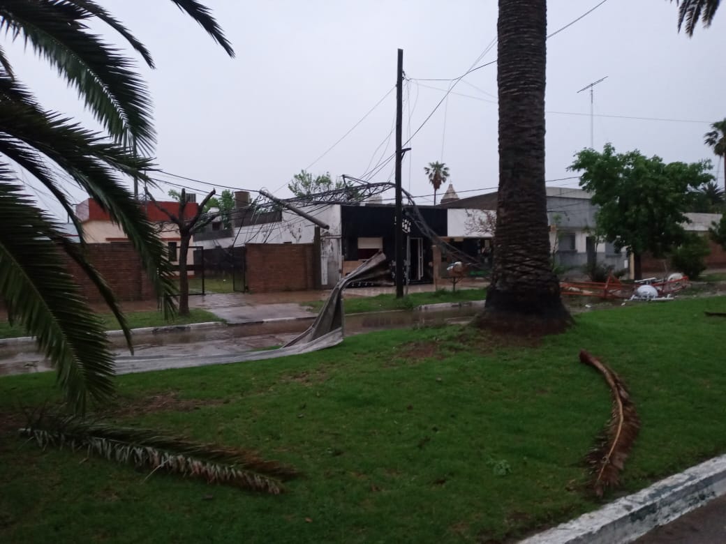 Tornado azotó la localidad de Cintra (con audio)