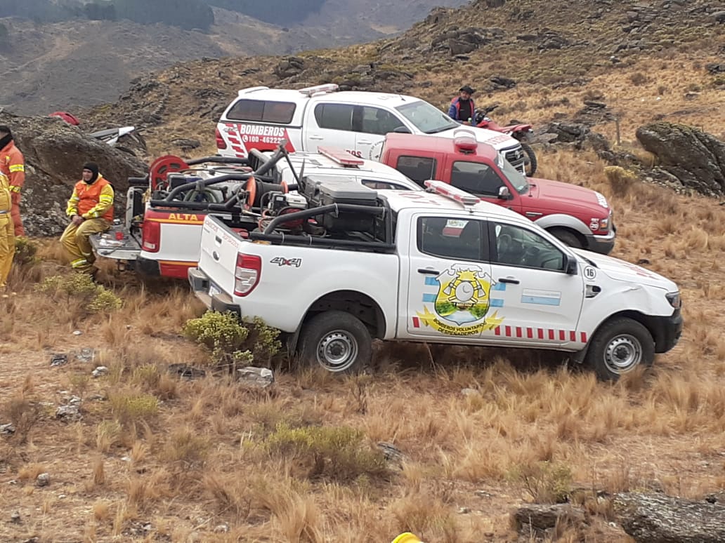 Partió una nueva dotación de relevo de bomberos de Las Varillas hacia las Sierras