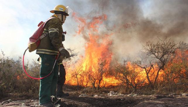 Regresaron los bomberos varillenses que combatieron incendios en las Sierras