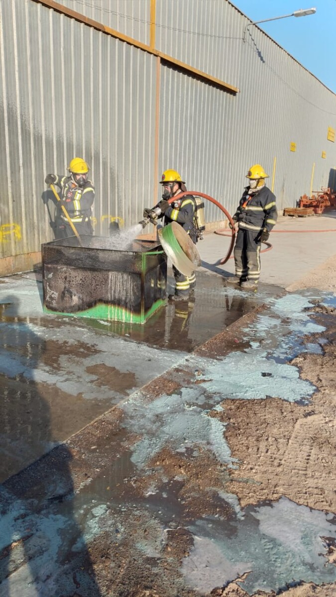 Una quinta dotación local de bomberos viajó a los incendios en Achiras