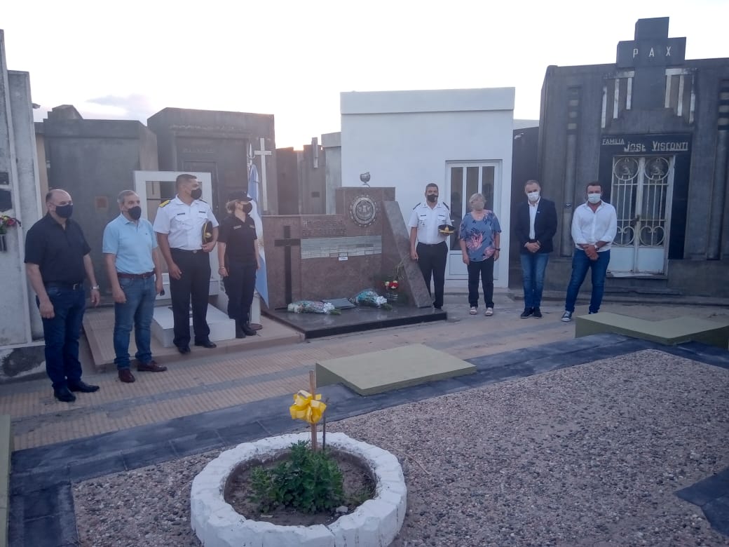 Día de la Policía de la Provincia: Descubrieron una placa en honor a un efectivo fallecido este año