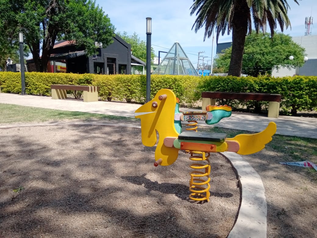 Reponen juegos infantiles en la Plazoleta del Bicentenario