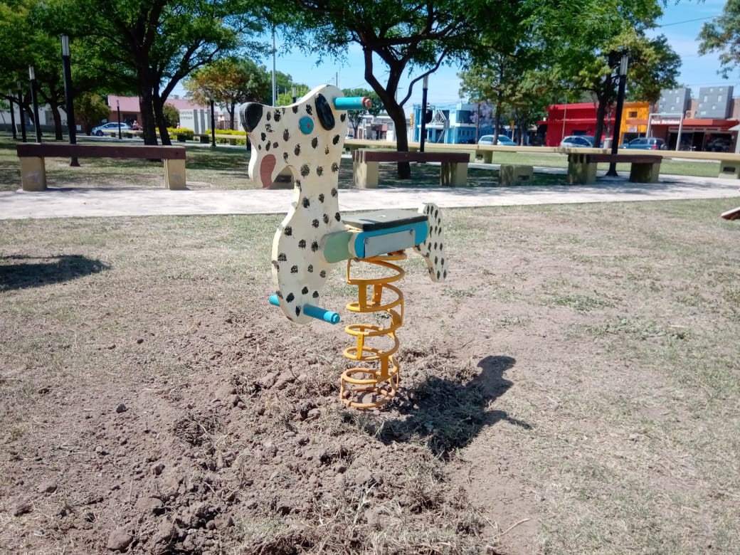 Reponen juegos infantiles en la Plazoleta del Bicentenario