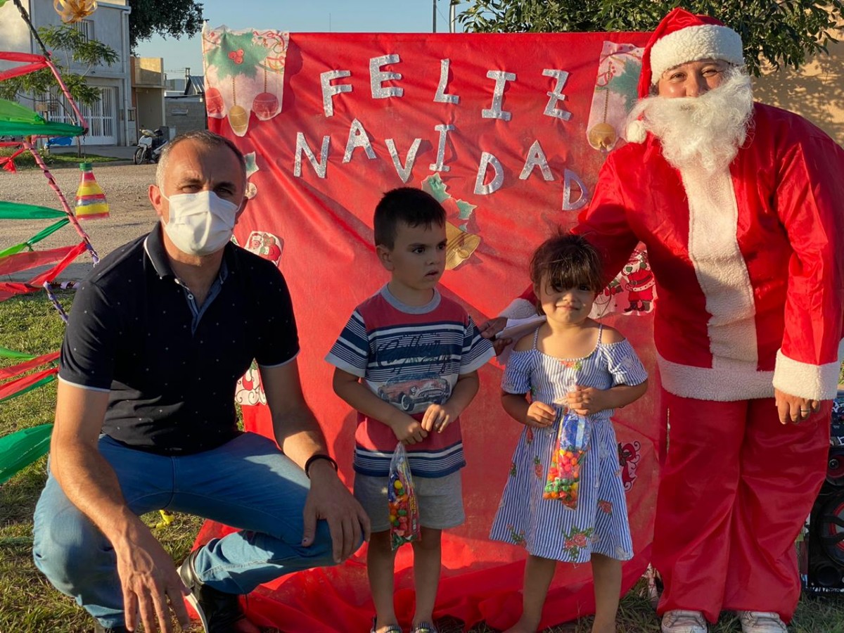 Papá  Noel visitó Barrio Alfonsín