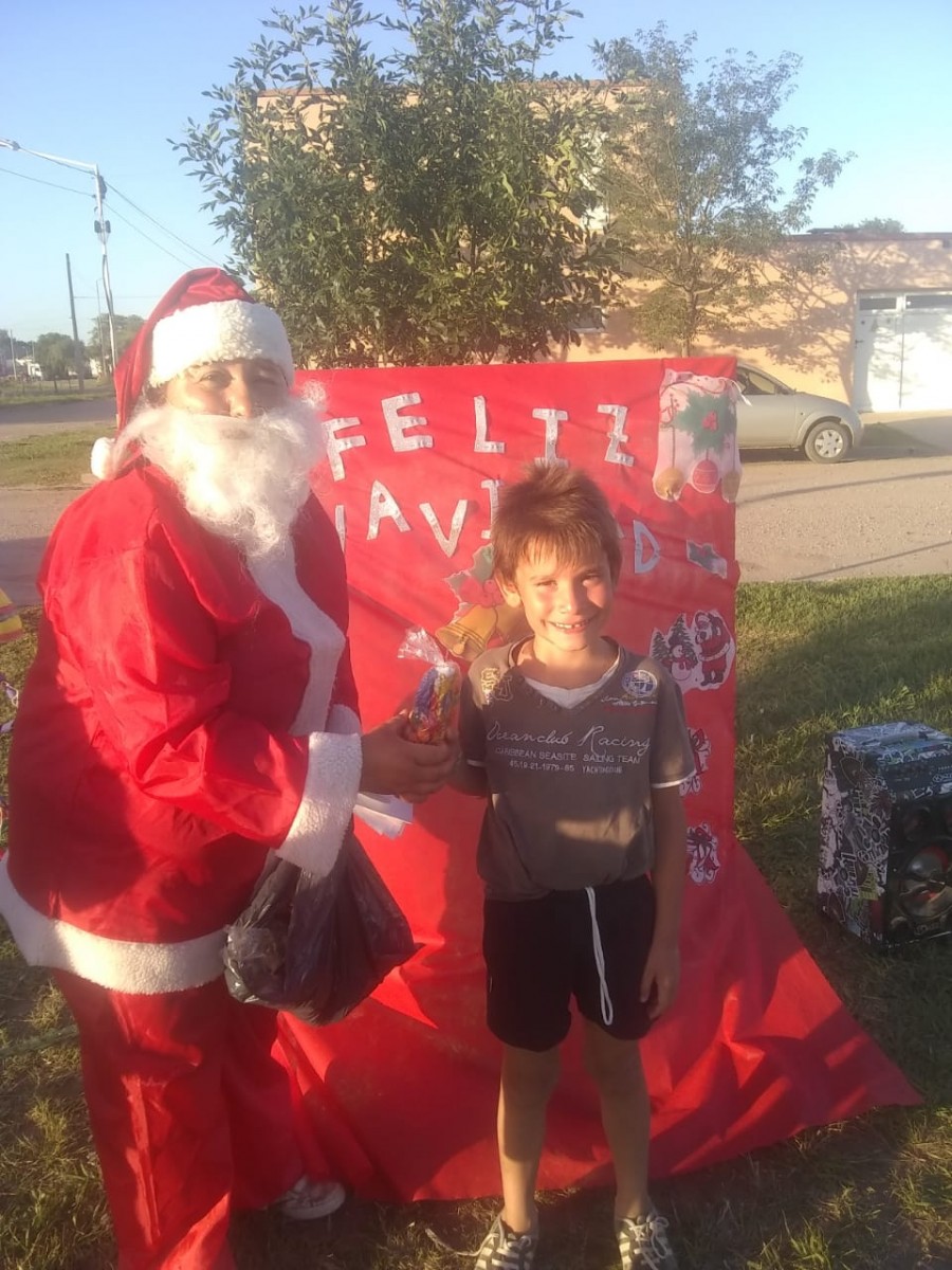 Papá  Noel visitó Barrio Alfonsín
